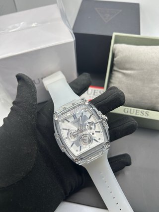 Reloj Guess con correa de silicona