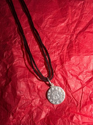 Collar Tous con colgante redondo