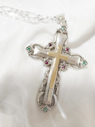 Collar con Cruz Plata y Oro 18k Esmeraldas y Rubís
