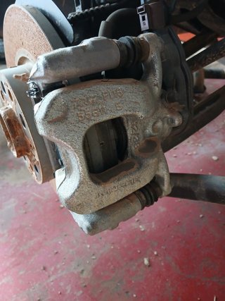 PINZA DE FRENO TRASERA DERECHA Jeep Renegade (BU)(2014->)