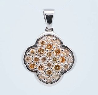 Colgante de oro con diamantes