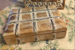 Caja de madera decorativa