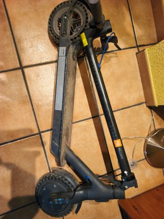 Patinete Eléctrico Xiaomi con Ruedas Macizas