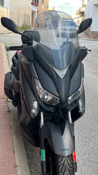 Yamaha Xmax 400 Negra y Gris