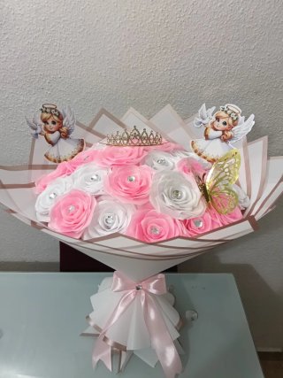 Ramo de Flores Eternas con Ángeles