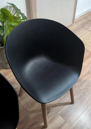 Conjunto de sillas negras
