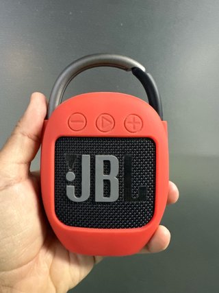 Altavoz bluetooth JBL Clip 4 con funda protectora