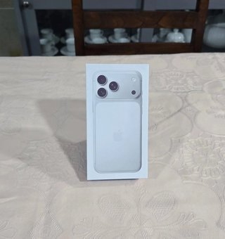 Scatola iPhone 17 Pro bianco