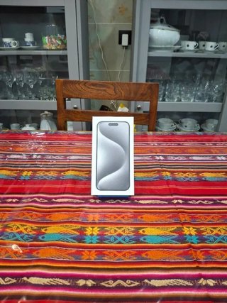 Scatola iPhone 15 Pro Max bianco