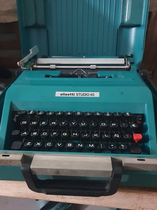Máquina de escribir Olivetti Studio 45