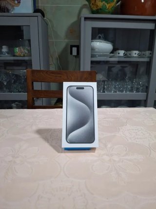 Scatola iPhone 15 Pro Max bianco