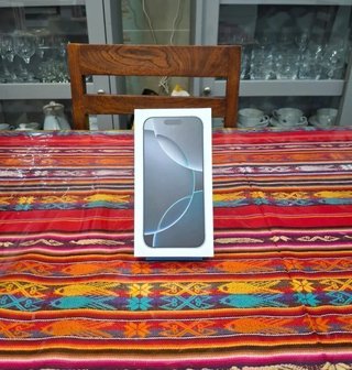Scatola iPhone 16 Pro Max Titanio Bianco