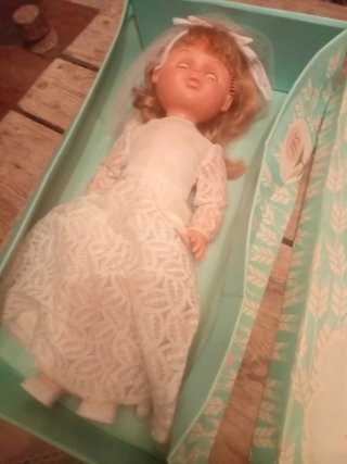 Muñeca Antigua con Vestido de Novia