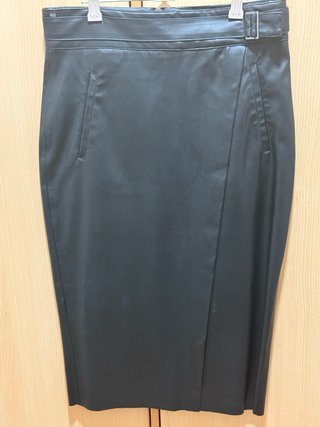 Falda Negra Estilo Cuero talla 40 nueva