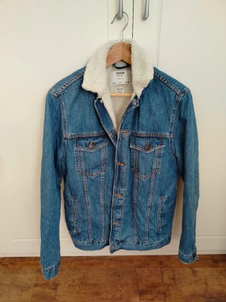 Chaqueta Tejana con Borrego Bershka Talla S
