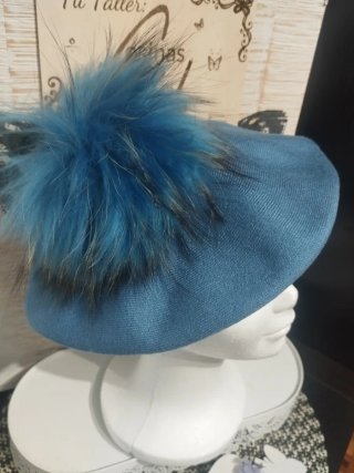 Boina de punto con pompón de pelo