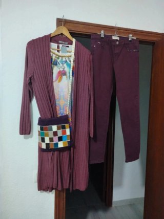Conjunto 4 piezas: Guardapolvo, blusa, pantalón,bo