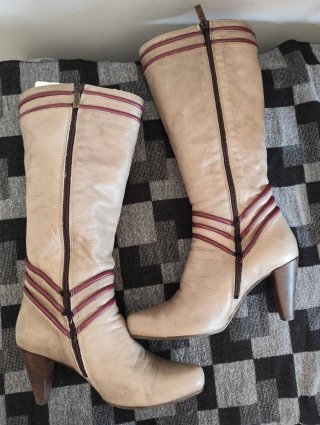 Botas Altas de Cuero Estilo 2000s