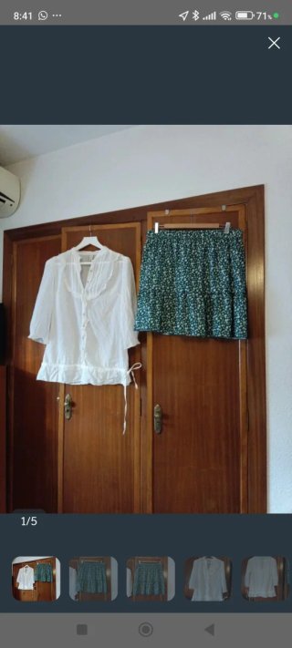 Conjunto de blusa blanca y falda estampada
