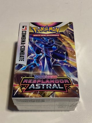 Kit Combina y Combate Pokémon Resplandor Astral