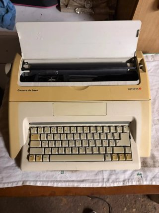 Máquina de escribir Olympia Carrera de Luxe