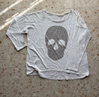 Camiseta Blanca Manga Larga con Calavera