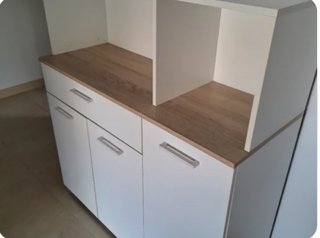 Mueble auxiliar de cocina blanco y madera