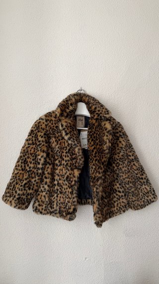 Chaqueta de pelo leopardo pull & bear talla S