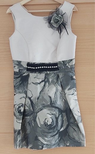 Vestido de fiesta estampado Talla S. Nuevo