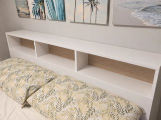 Cabecero de cama con estantes