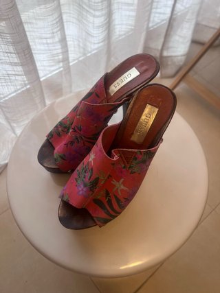 Sandalias GUESS Estampadas de Flores