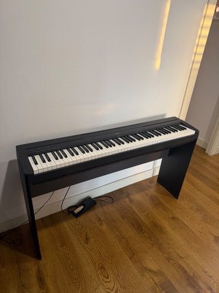 Piano Digital Yamaha P-45, con pedal y soporte