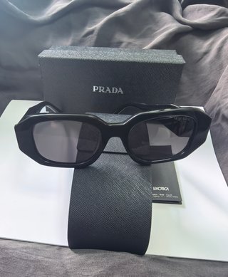 Gafas de sol Prada negras