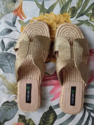 Sandalias Doradas Carabo Talla 38