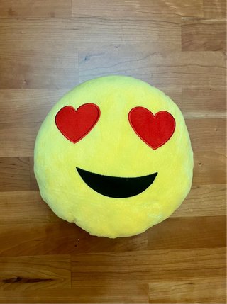 Cojín / Peluche emoji corazones