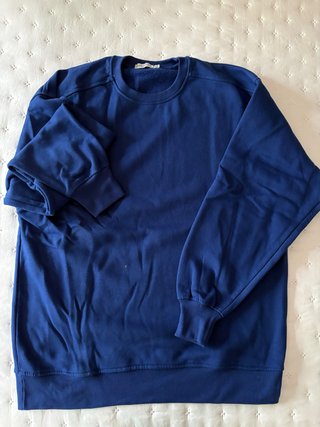 Sudadera azul eléctrico de manga larga