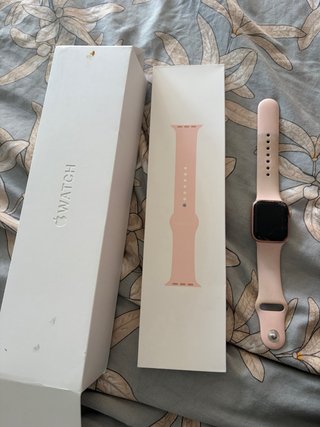 Apple Watch Series 5 in oro in alluminio CEL 40MM
