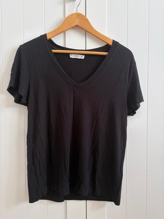 Camiseta negra Mango