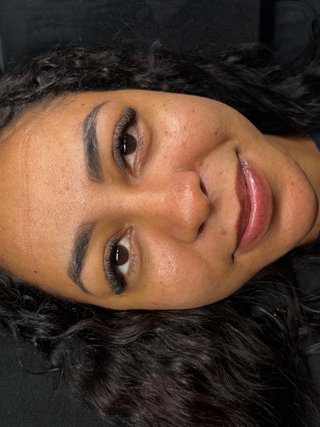 Servicio de cejas y pestañas