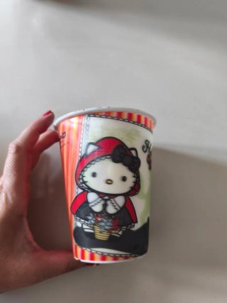 Bolso, monedero y vaso de Hello Kitty