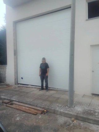Puertas blancas automaticas.