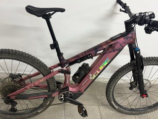 Bicicleta Eléctrica Cube Stereo Hybrid 144