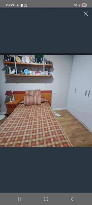 Cabecero, mesita y estantería