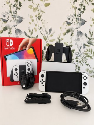 ¡Nueva! Nintendo Switch OLED con accesorios