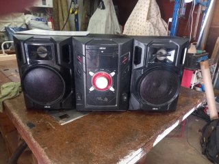 Equipo de música Akai con DVD