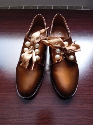 Zapatos Rianda Marrones con Perlas