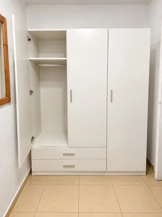 Armario Blanco de Tres Puertas montaje