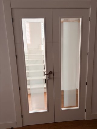Puertas Dobles de Madera y Cristal