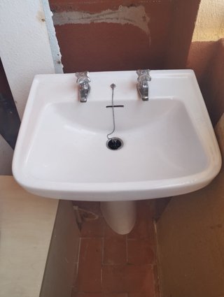 Lavabo de cerámica blanco