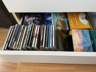 Lote de 150 CDs de música variada, jazz